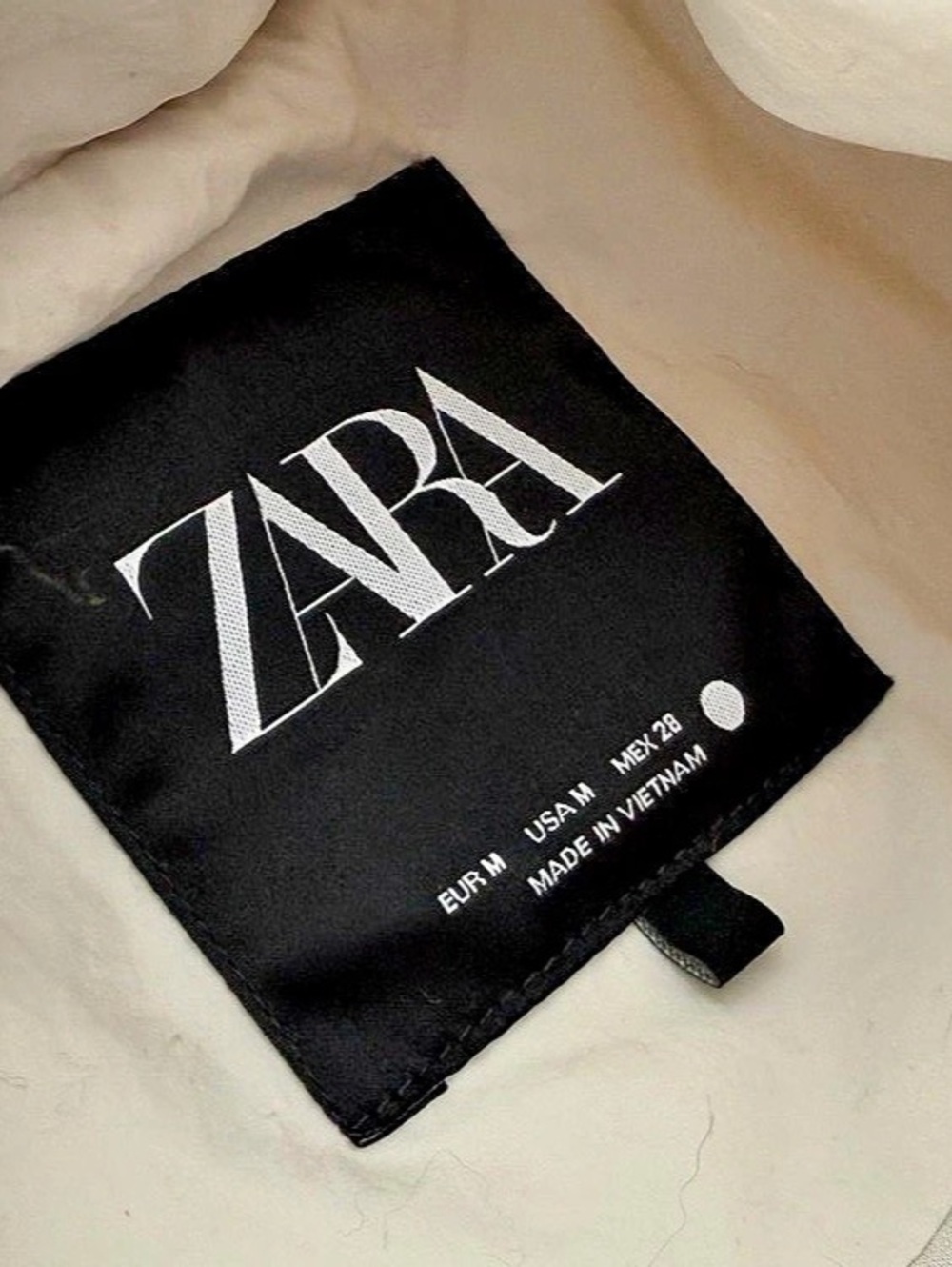 ZARA White Puffer Jacket. - Picture 7 of 12